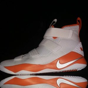 RARE BRAND NEW MENS NIKE LEBRON SOLDIER XI 11 "CAV